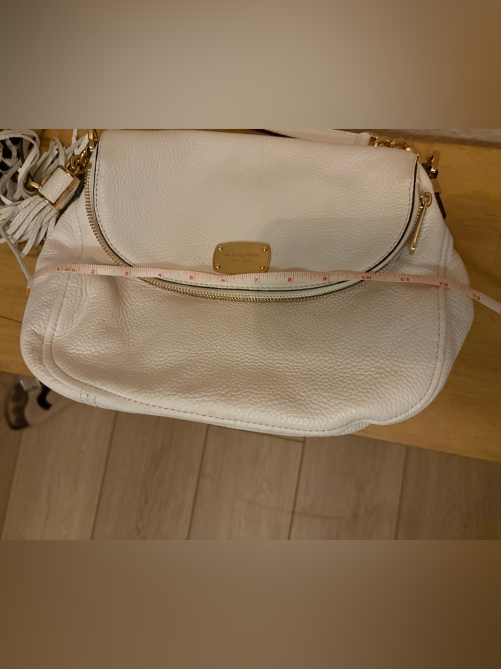 Michael Kors White Pebbled Leather Shoulder Bag with Tassel - Picture 4 of 8